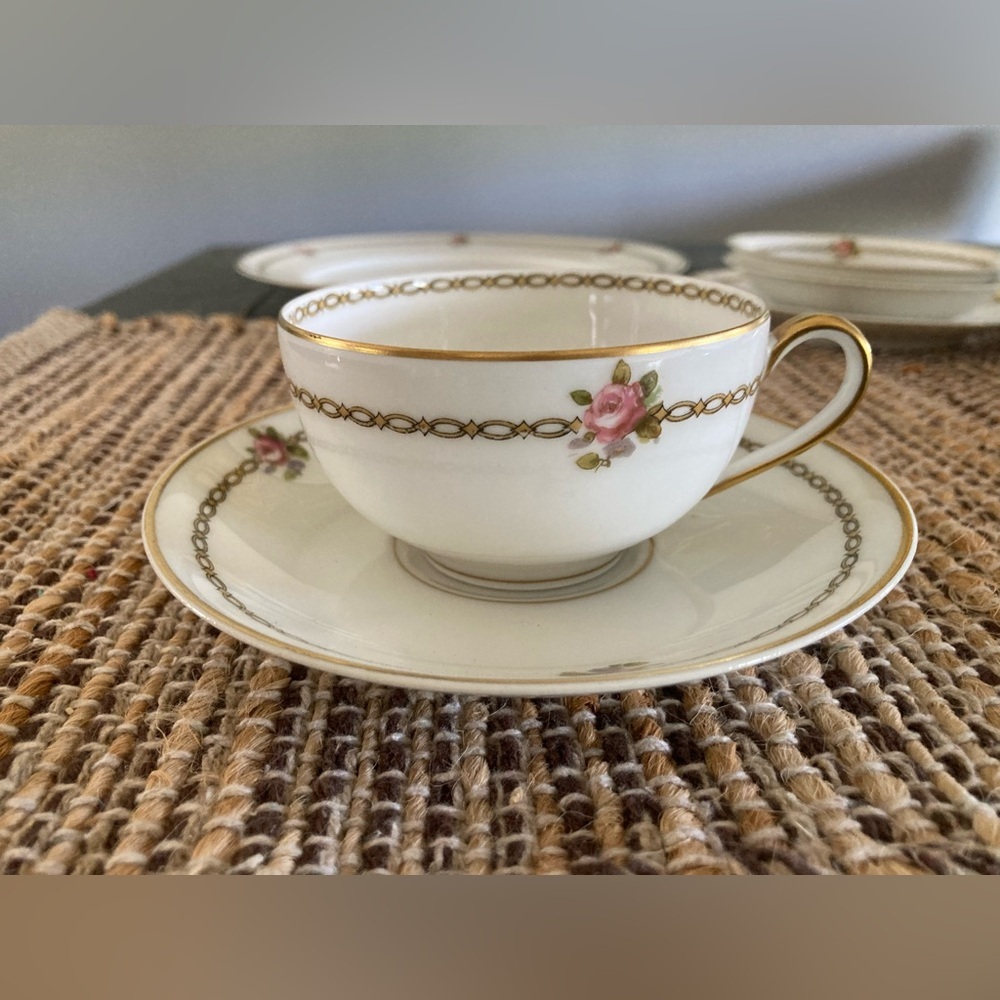 Theodore Haviland The Hanoi 8 piece dinnerware set - Picture 15 of 16